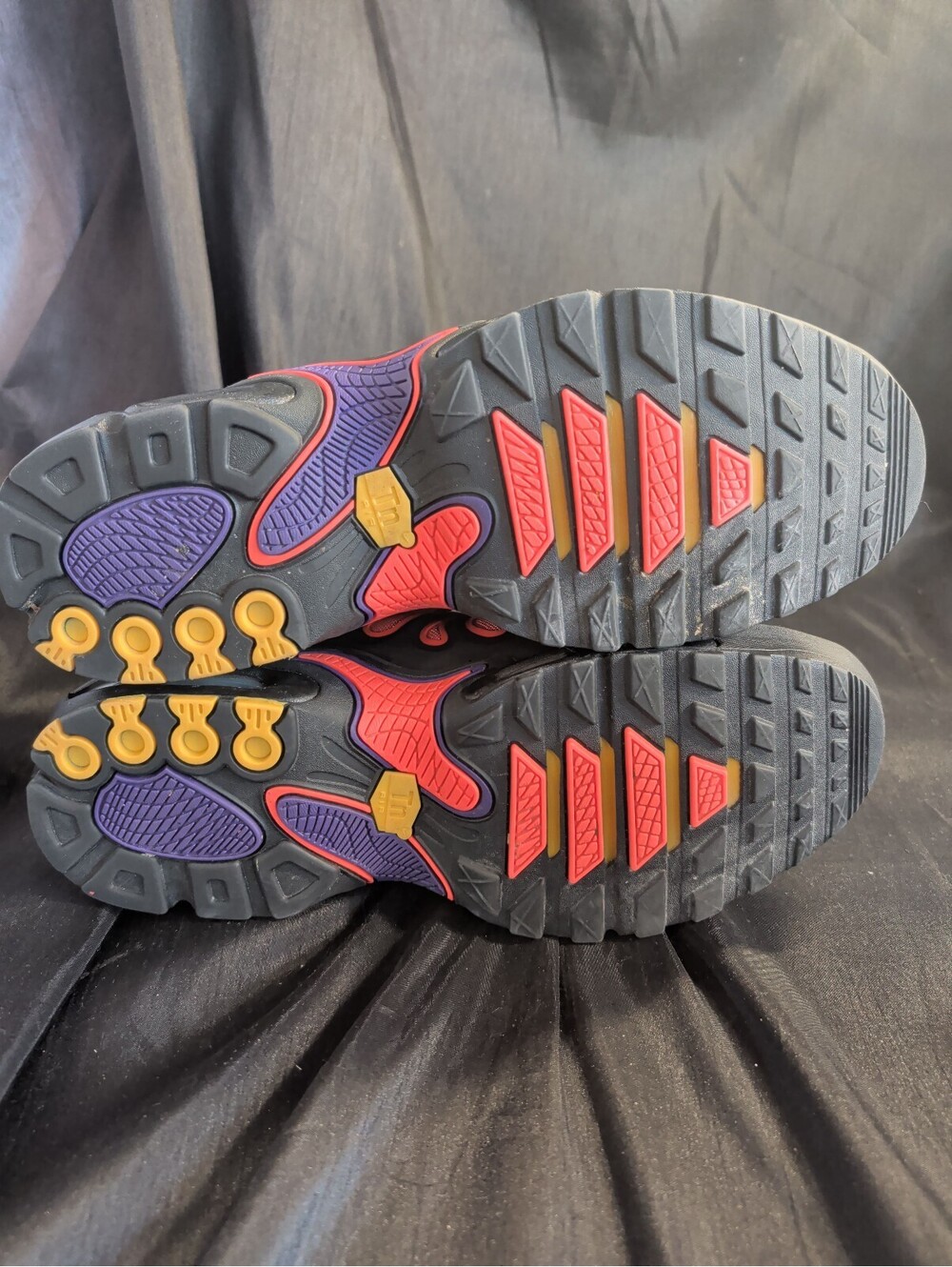 Nike Air Max Plus drift TN SE Black Red Purple mens Size 9 - Picture 6 of 7